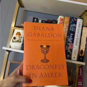 💛 3 for $15 💛 Diana Gabaldon Dragonfly in Amber — Bright Orange Paperback